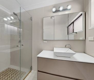 Spacious Family Home with Pool - Photo 3