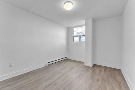 Park Regency Apartments - Photo 3