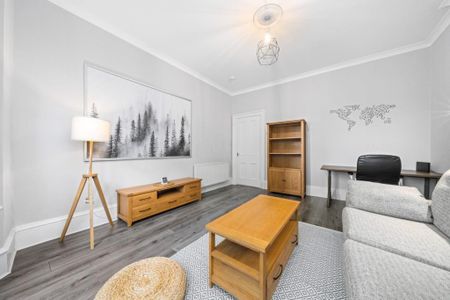 2 bedroom flat to rent - Photo 2