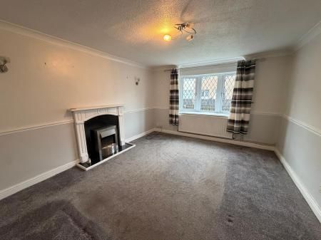 3 bedroom Terraced House To Let - Photo 2