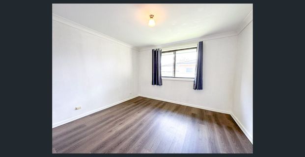 Neat & Tidy 3 Bedroom House! Close To Doonside Station! - Photo 1