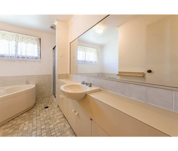 FURNISHED TOWNHOUSE - Photo 5