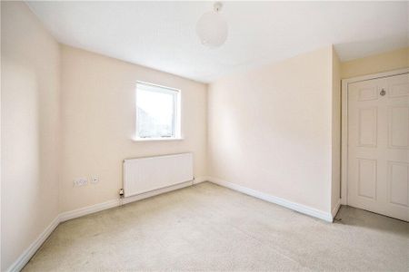 3 bedroom flat to rent - Photo 4