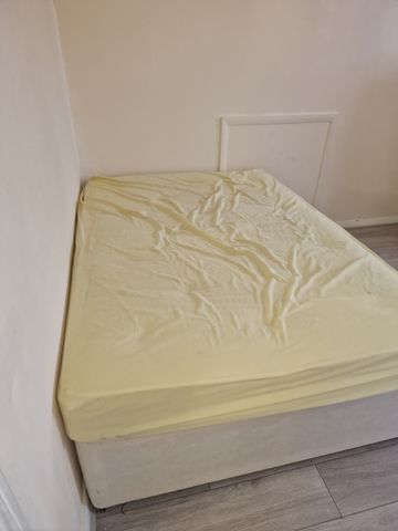 Self contained studio flat for couples only- Loft converted- 850 pcm inclusive - Photo 4