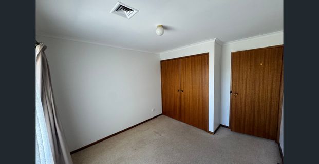 LOVELY 3 BEDROOM HOME! - Photo 1