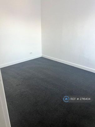 4 bedroom semi-detached house to rent - Photo 1