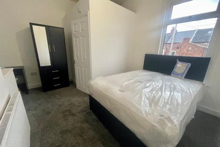 1 bedroom in a house share to rent - Photo 3