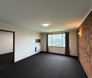 Low Maintenance 2 Bedroom Flat.... - Photo 3