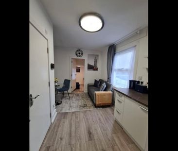 1 Bed Flat, Harrow Road, NW10 - Photo 3