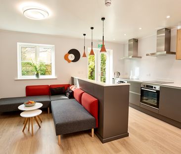 5 Bed Semi-Detached House, College Way, BS34 - Photo 1