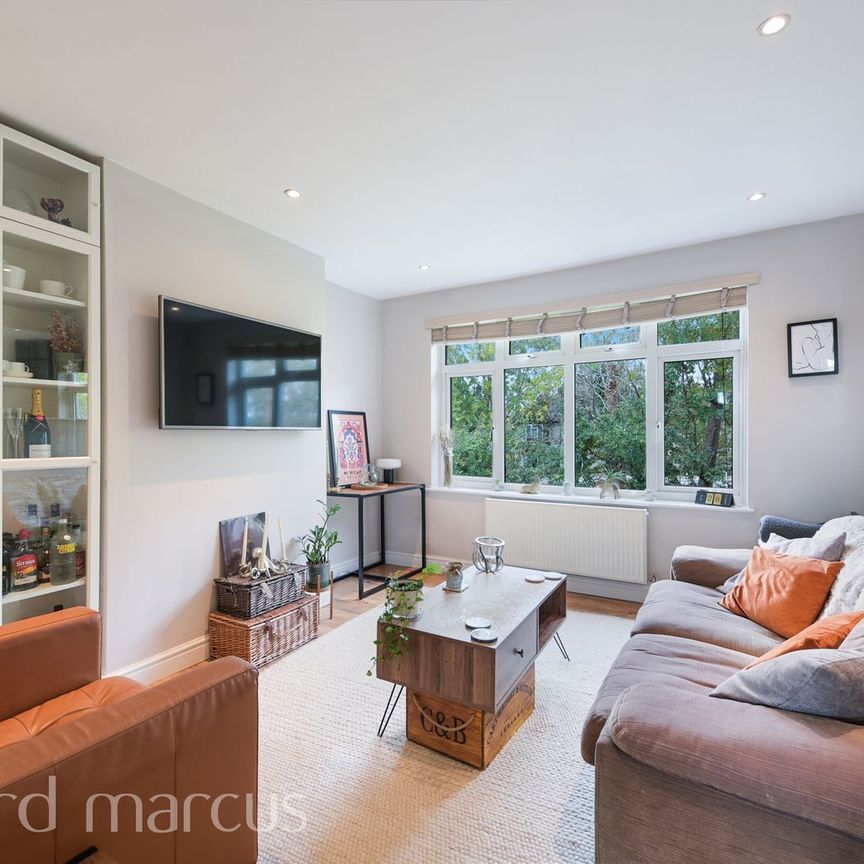 Martin Way, Morden - Photo 1