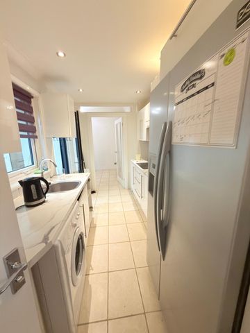 Two/three bed house ideal for families only- £2200 pcm - Photo 5