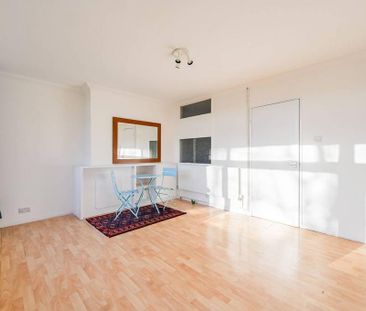 3 bedroom flat to rent - Photo 3