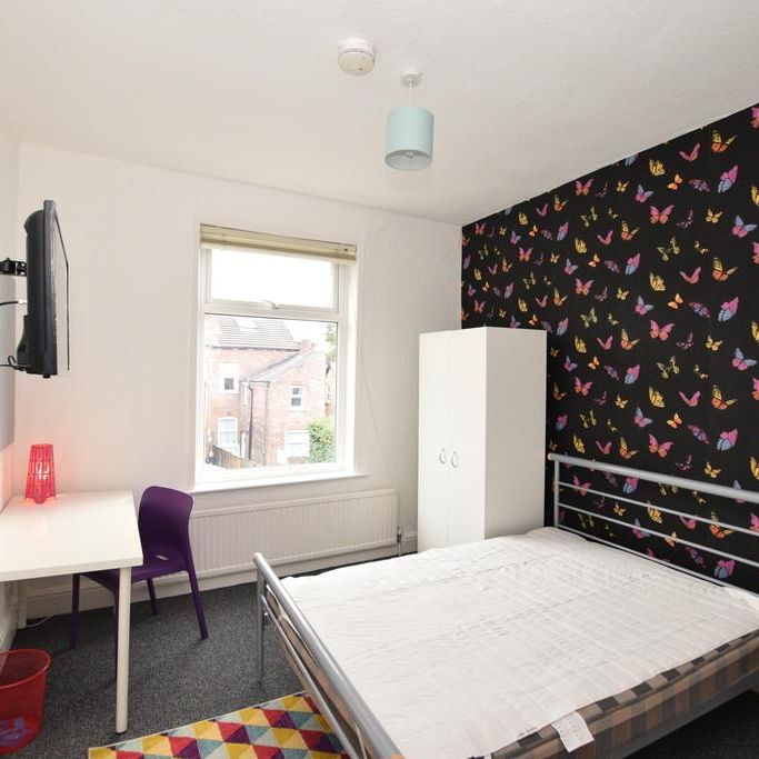 6 bedroom terraced house to rent - Photo 1