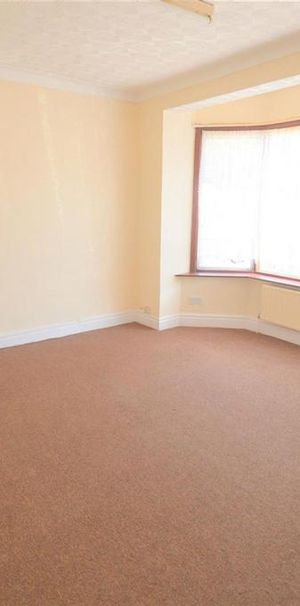 4 bedroom property to rent - Photo 1
