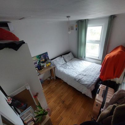 1 bedroom in a house share to rent - Photo 1