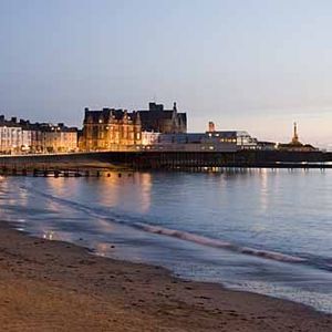 Part Furnished 3 bed Seafront Penthouse Apartment - Photo 3