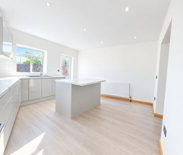 3 bedroom semi-detached house to rent - Photo 5