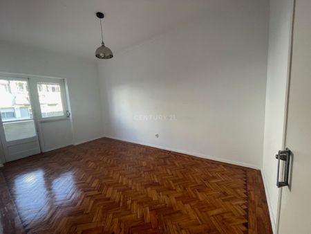 APARTAMENTO T2 EM MEM MARTINS PARA ARRENDAR - Photo 5