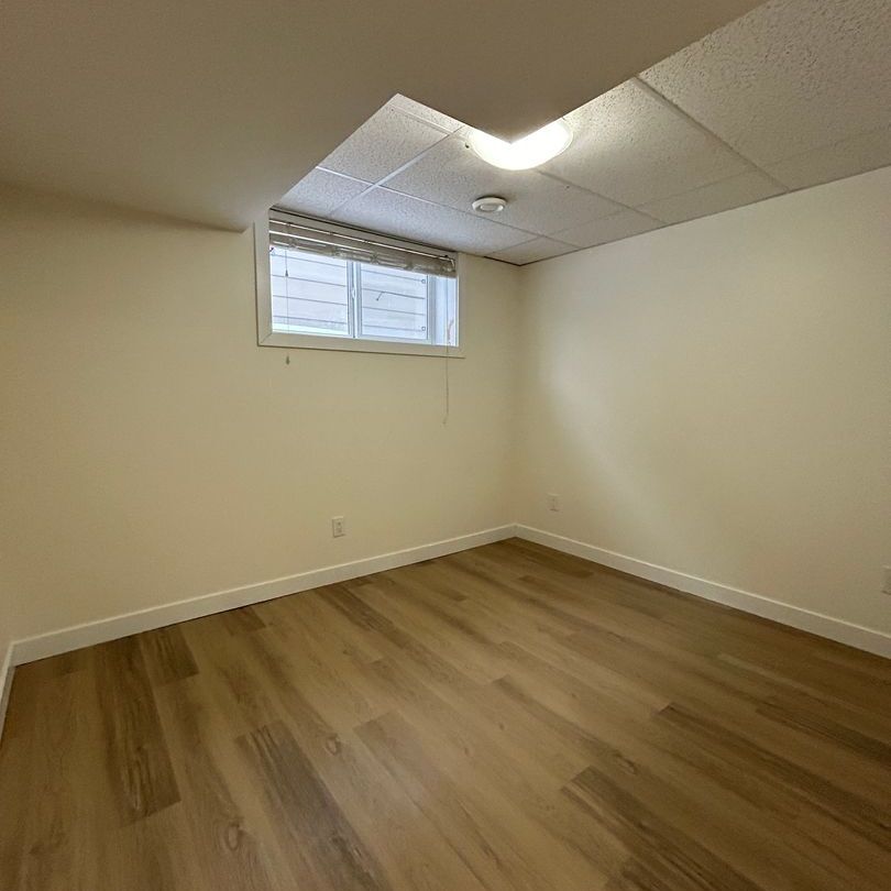 3 Bedroom Lower Unit in Mayfair - Photo 1