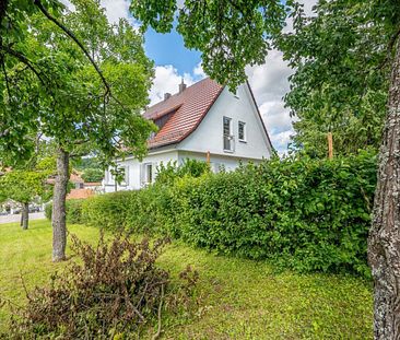 Charmantes Wohnhaus mit großem Garten in gefragter Lage - Photo 1