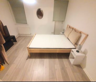 Room in a Shared House, Philpot Square, SW6 - Photo 5