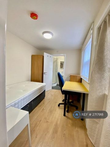 5 bedroom semi-detached house to rent - Photo 2