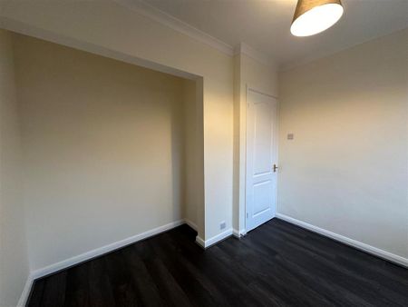 3 bedroom detached house to rent - Photo 3