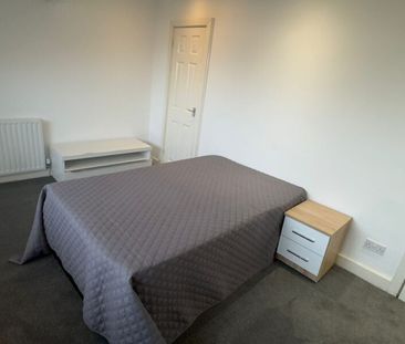 Room 6, Knowle Road, Burley, Leeds, LS4 2PJ - Photo 6