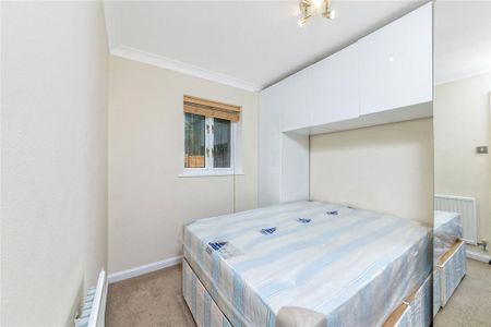 3 bedroom end of terrace house to rent - Photo 4
