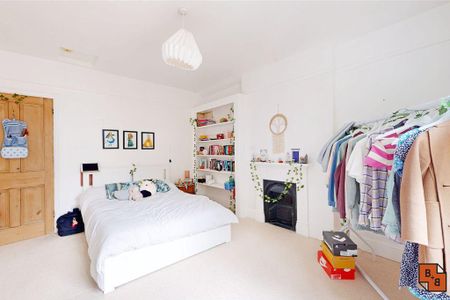 4 bedroom semi-detached house to rent - Photo 5