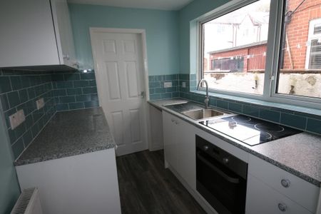 2 bedroom terraced house to rent - Photo 4