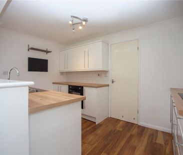 2 bedroom end of terrace house to rent - Photo 5