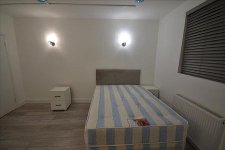 3 bedroom flat to rent - Photo 2