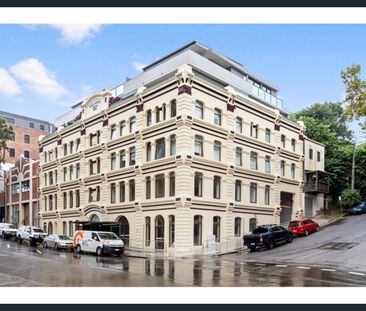 IMPRESSIVE BESPOKE AIR-CONDITIONED APARTMENT IN PRIME CITY LOCATION - Photo 4