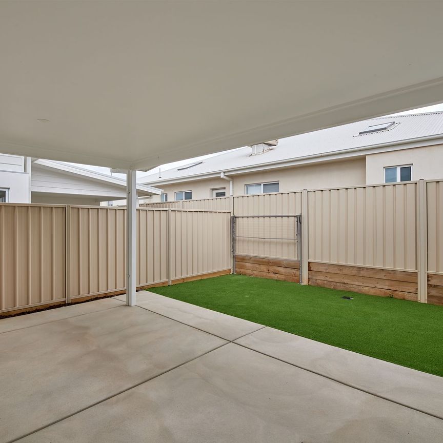 Modern Elegance and Everyday Comfort - Photo 1