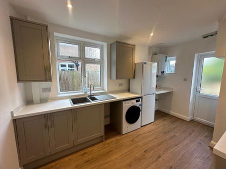 1 bedroom in a house share to rent - Photo 4