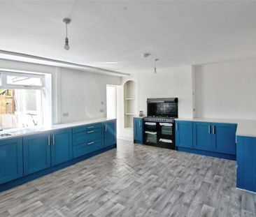 2 bedroom end of terrace house to rent - Photo 4