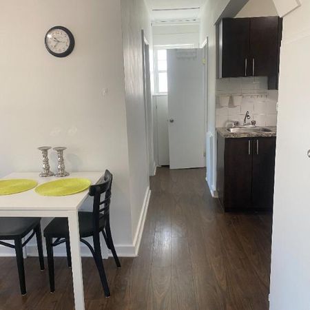 Semi meublé, chauffage eau chaude + wifi inclus avec grand balcon - Photo 4