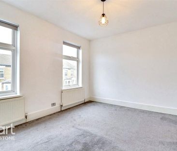 3 bedroom end of terrace house to rent - Photo 4