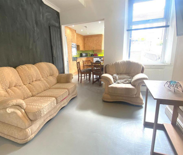 4 bedroom private hall to rent - Photo 1