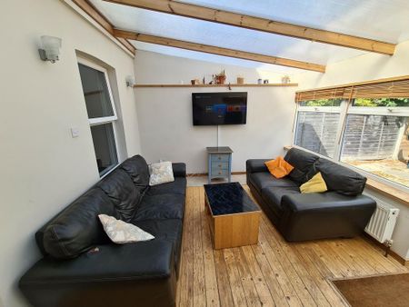 5 bedroom detached house to rent - Photo 5