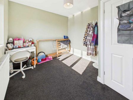 5 bedroom semi-detached house to rent - Photo 4