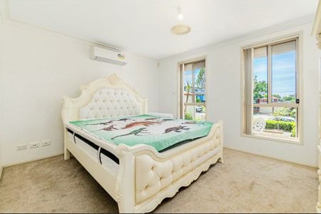 Stylish 4 Bedroom Home - Photo 5