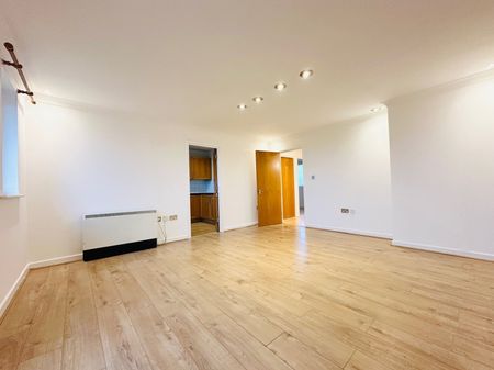 Trafalgar Court, Barking, IG11 - Photo 2