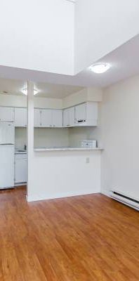 GRAVELEY : One Brdroom + LFT Apartment 2,000$ for March 1st - Photo 1