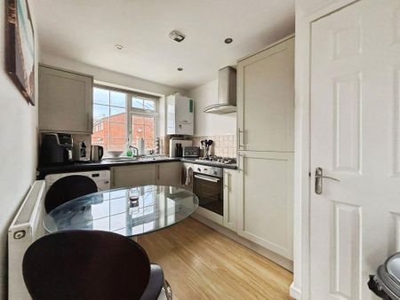 2 bedroom end of terrace house to rent - Photo 3