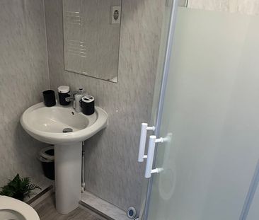 Room in a Shared House, Birstall Road, L6 - Photo 1