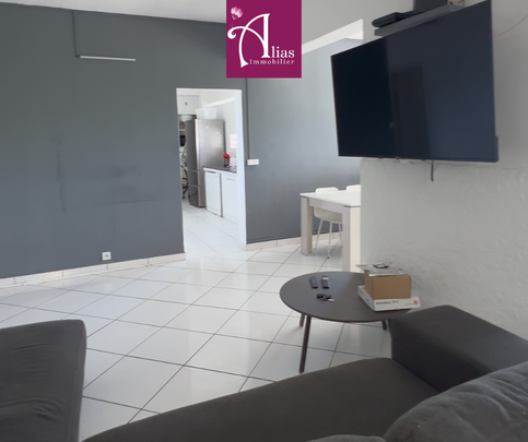 Location Appartement 5 pièces 90m² LES ABYMES 97139 - Photo 1