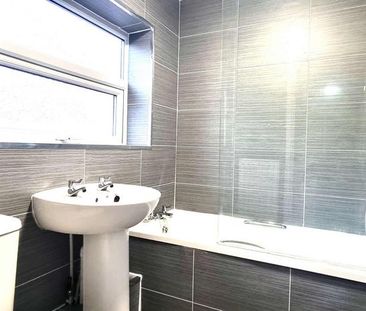 3 bedroom flat to rent - Photo 6